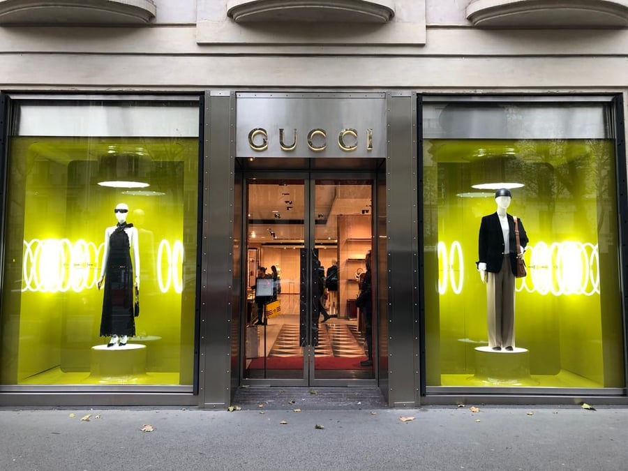 Gucci Néons Jaune 10-23 © Chic une vitrine