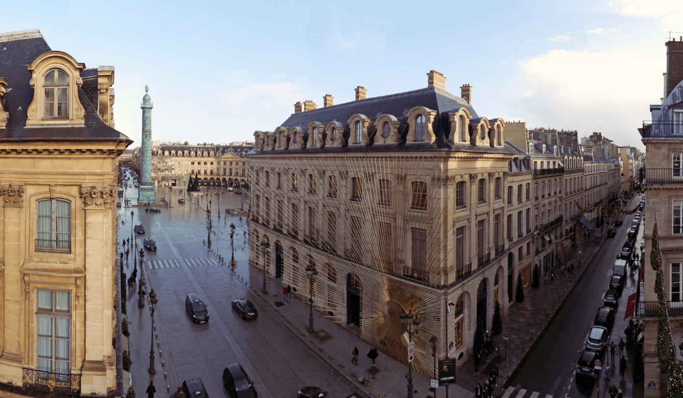 IN JUST 1 HOUR: PARIS'S MOST BEAUTIFUL SHOP WINDOWS ARE YOURS TO EXPLORE!